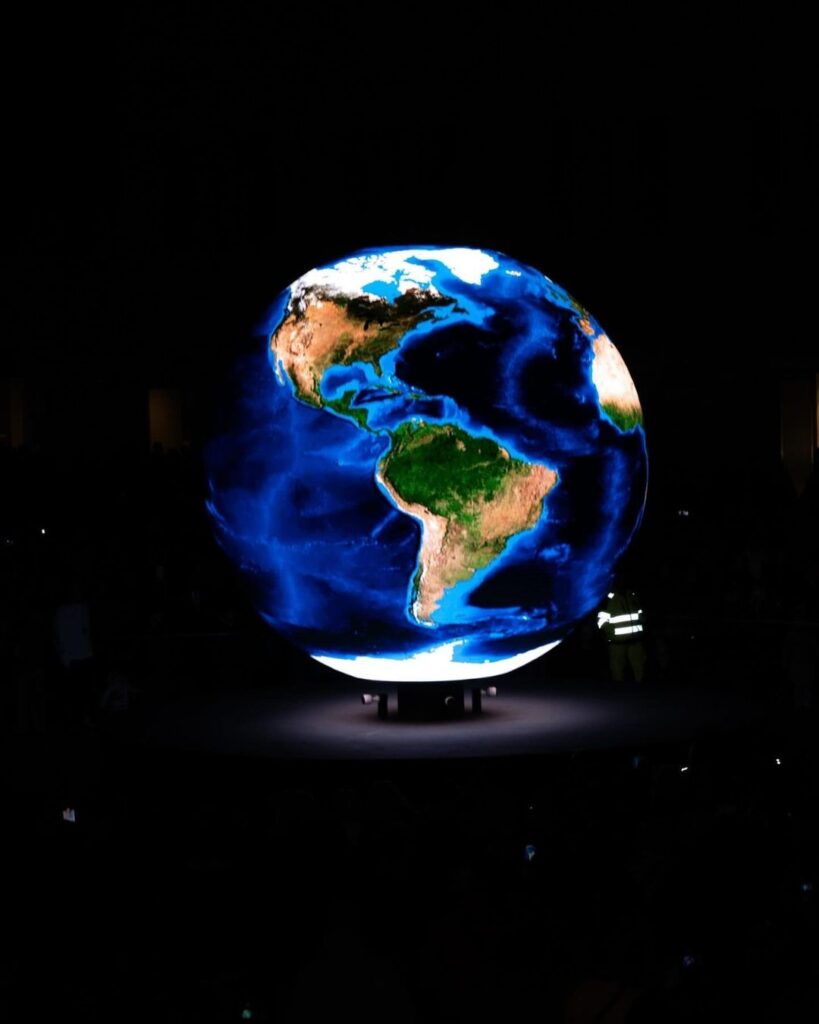 Il cambiamento climatico è proiettato sulla Biosfera di Pesaro un'installazione scultoreo-digitale