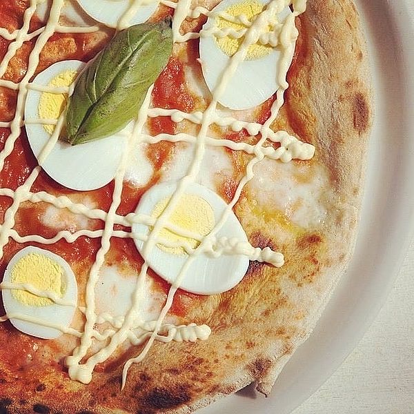 Se vieni a Pesaro, devi assolutamente provare la nostra pizza Rossini!